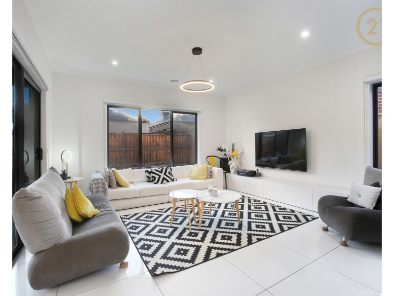 18 Everard Avenue, Clyde North VIC 3978