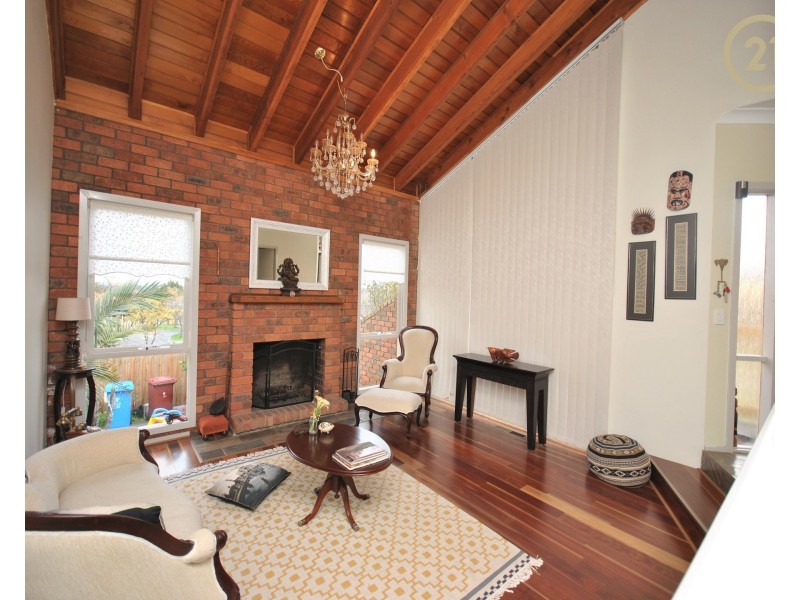 33 Balmain Drive, Berwick VIC 3806