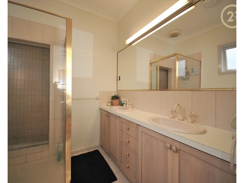 33 Balmain Drive, Berwick VIC 3806