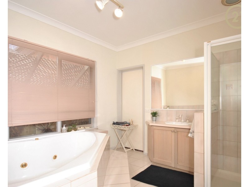 33 Balmain Drive, Berwick VIC 3806