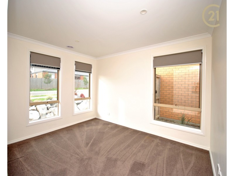 26 Mernoo Avenue, Clyde North VIC 3978