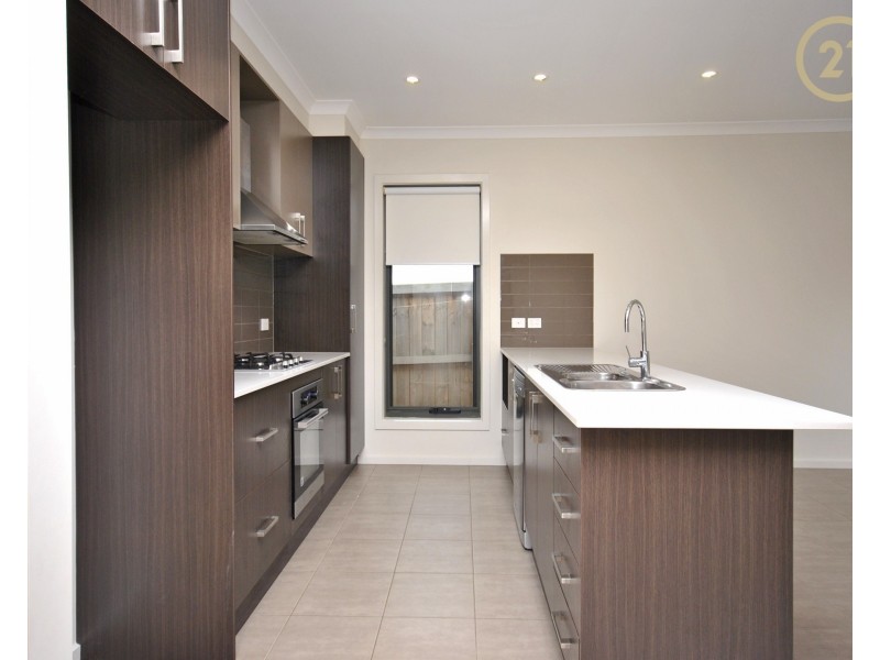 39 Nixon Drive, Berwick VIC 3806