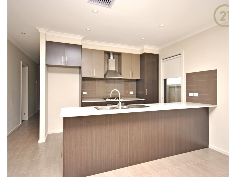 39 Nixon Drive, Berwick VIC 3806