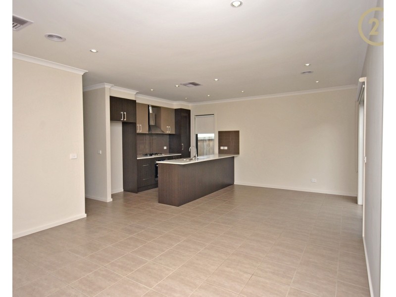 39 Nixon Drive, Berwick VIC 3806