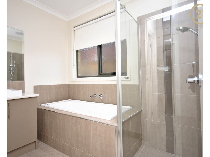 39 Nixon Drive, Berwick VIC 3806