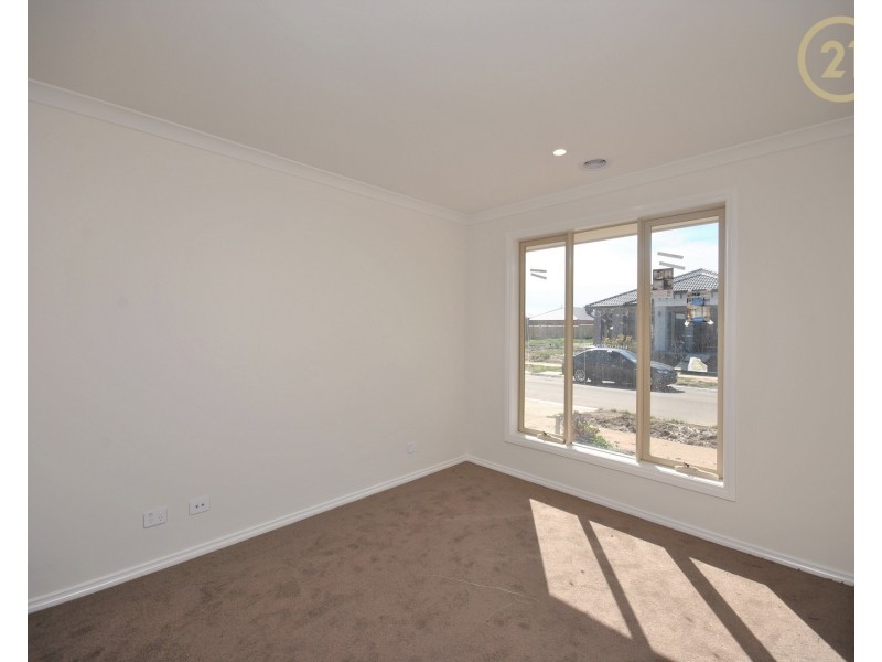 12 Pablo Drive, Clyde North VIC 3978