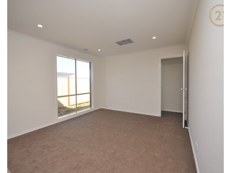 12 Pablo Drive, Clyde North VIC 3978