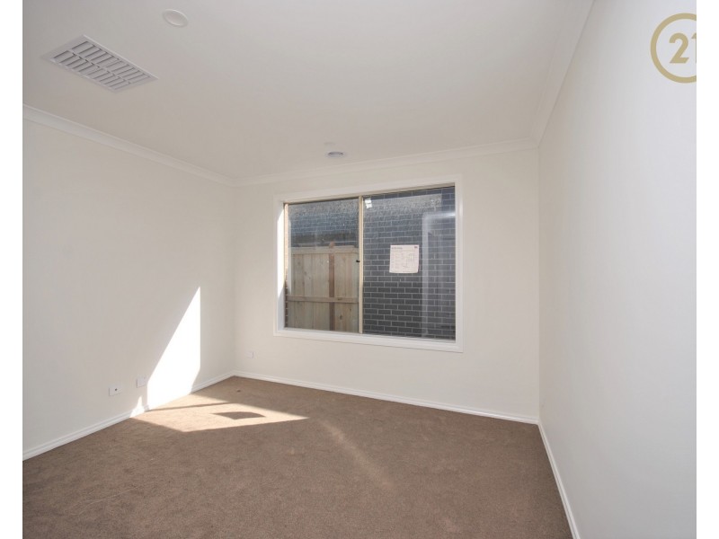 12 Pablo Drive, Clyde North VIC 3978