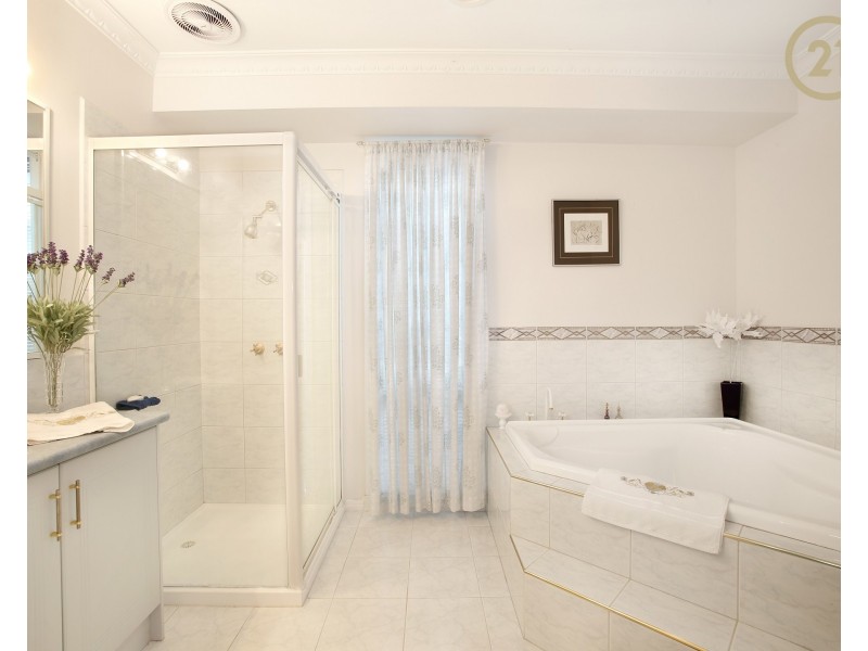 33 Scenic Drive, Beaconsfield VIC 3807