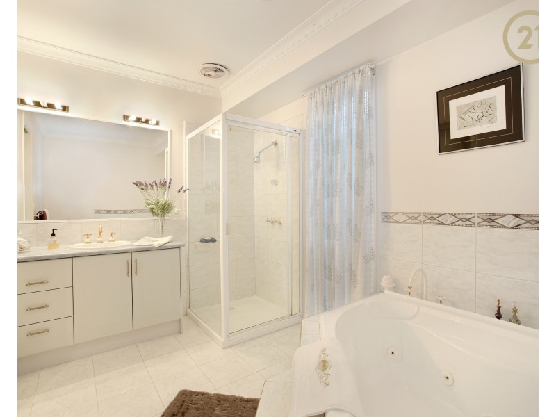 33 Scenic Drive, Beaconsfield VIC 3807