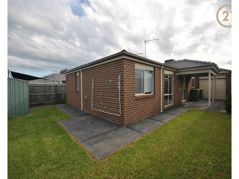 8 Saffron Avenue, Officer VIC 3809
