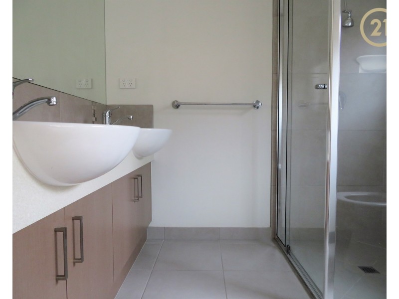 13 Campaspe Street, Clyde North VIC 3978