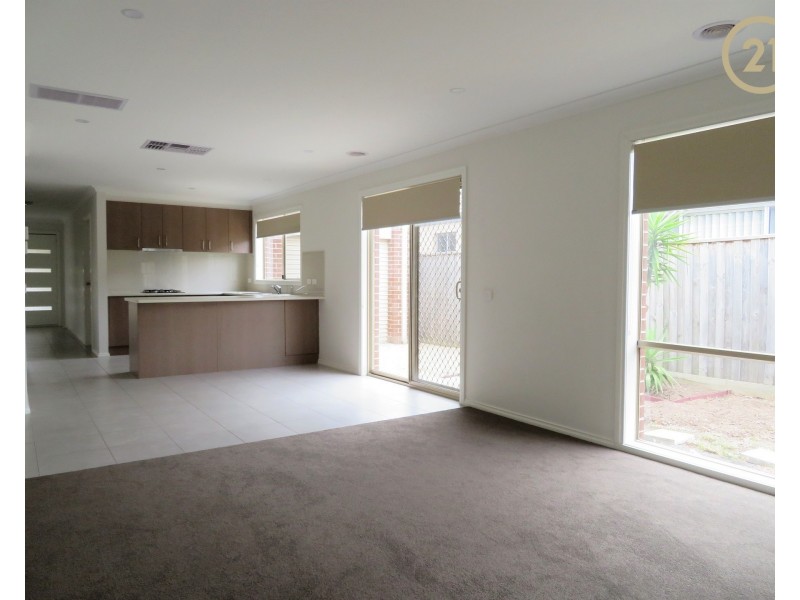 13 Campaspe Street, Clyde North VIC 3978