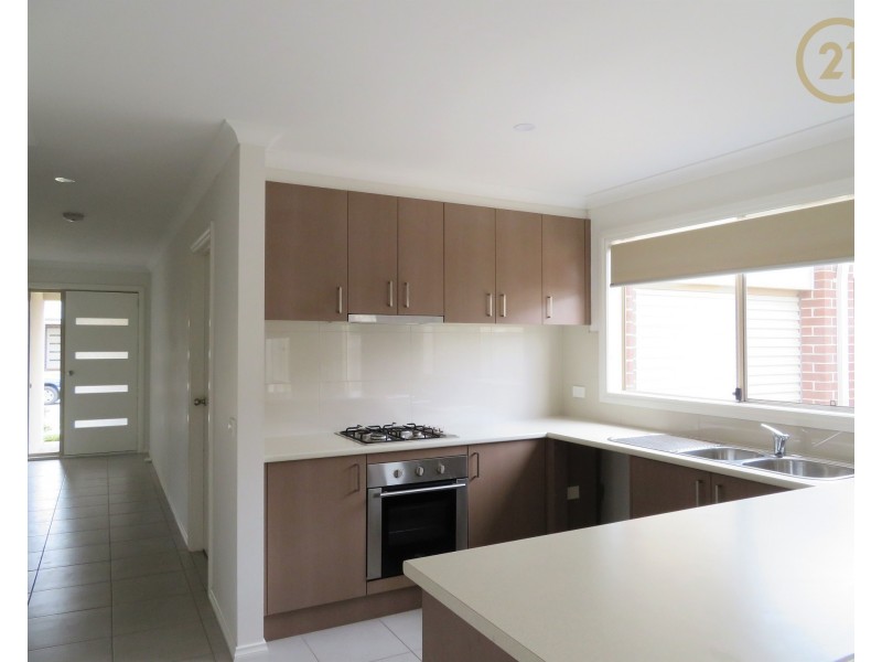 13 Campaspe Street, Clyde North VIC 3978