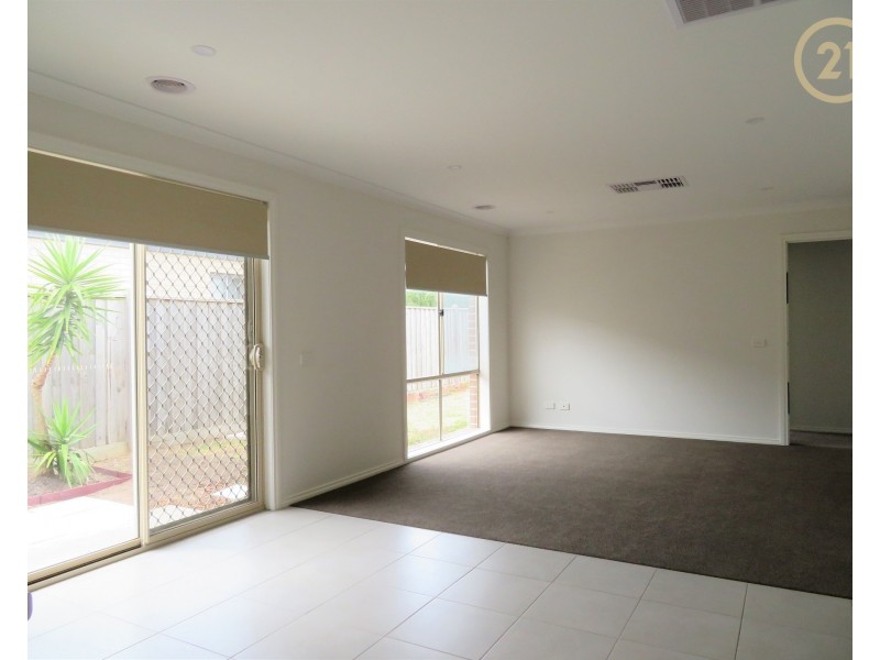 13 Campaspe Street, Clyde North VIC 3978