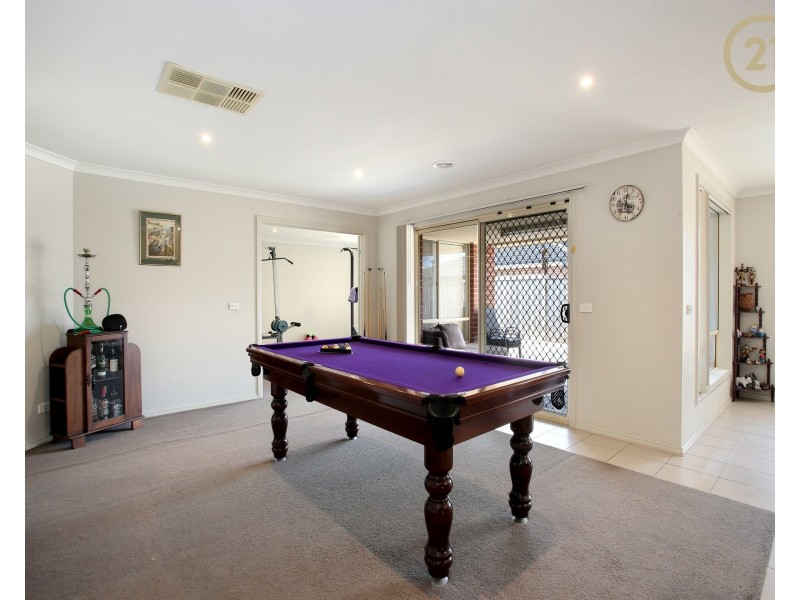 17 Black Caesar Drive, Cranbourne East VIC 3977