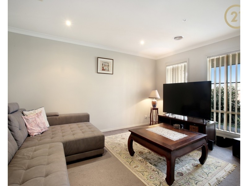 17 Black Caesar Drive, Cranbourne East VIC 3977