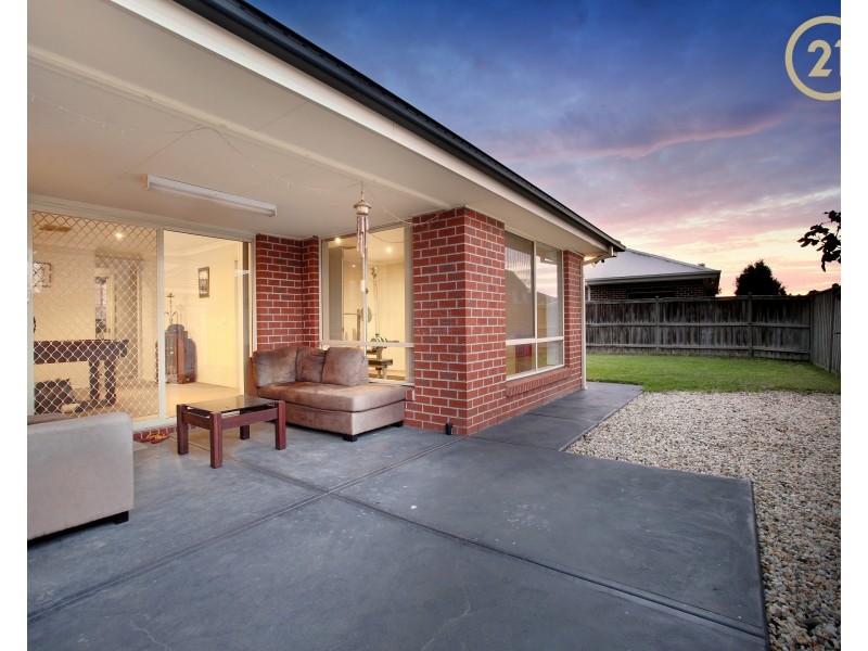 17 Black Caesar Drive, Cranbourne East VIC 3977