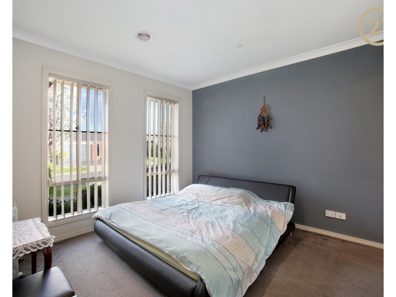 17 Black Caesar Drive, Cranbourne East VIC 3977