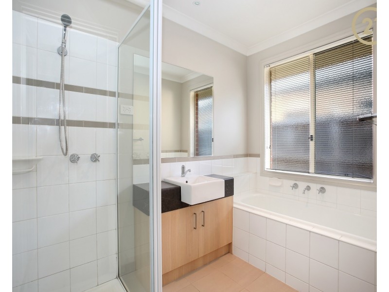 17 Black Caesar Drive, Cranbourne East VIC 3977