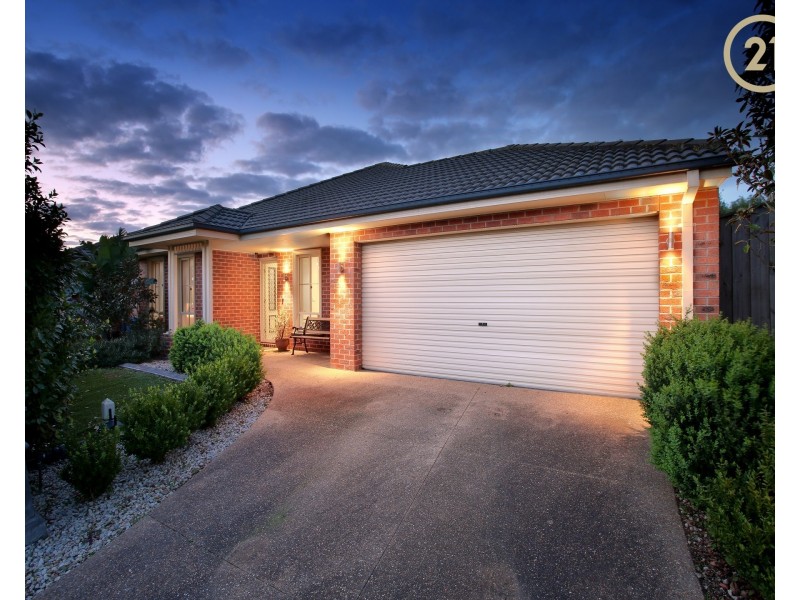 10 Manorwood Way, Berwick VIC 3806