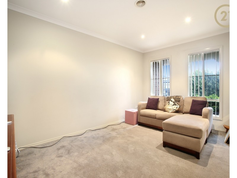 10 Manorwood Way, Berwick VIC 3806