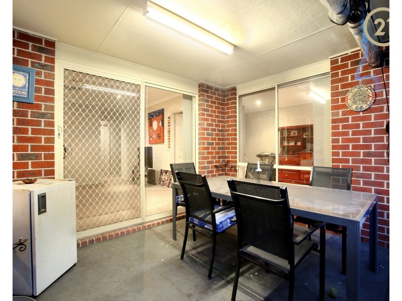 10 Manorwood Way, Berwick VIC 3806