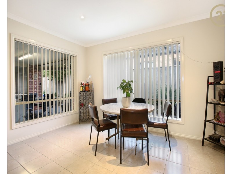 10 Manorwood Way, Berwick VIC 3806