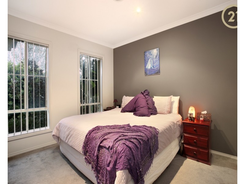 10 Manorwood Way, Berwick VIC 3806