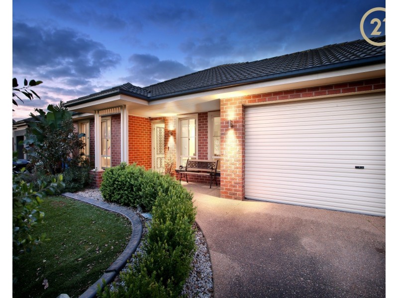 10 Manorwood Way, Berwick VIC 3806