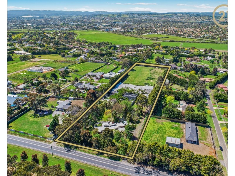 326-328 Pound Road, Narre Warren South VIC 3805