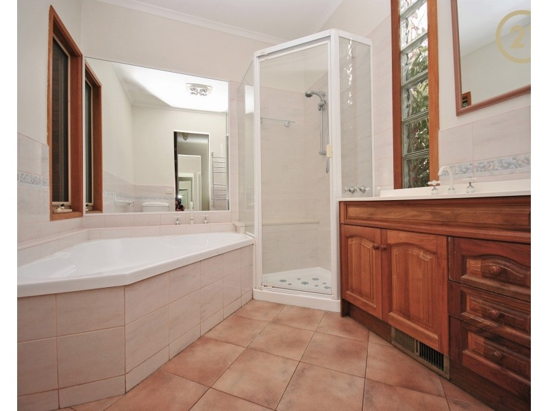 326-328 Pound Road, Narre Warren South VIC 3805