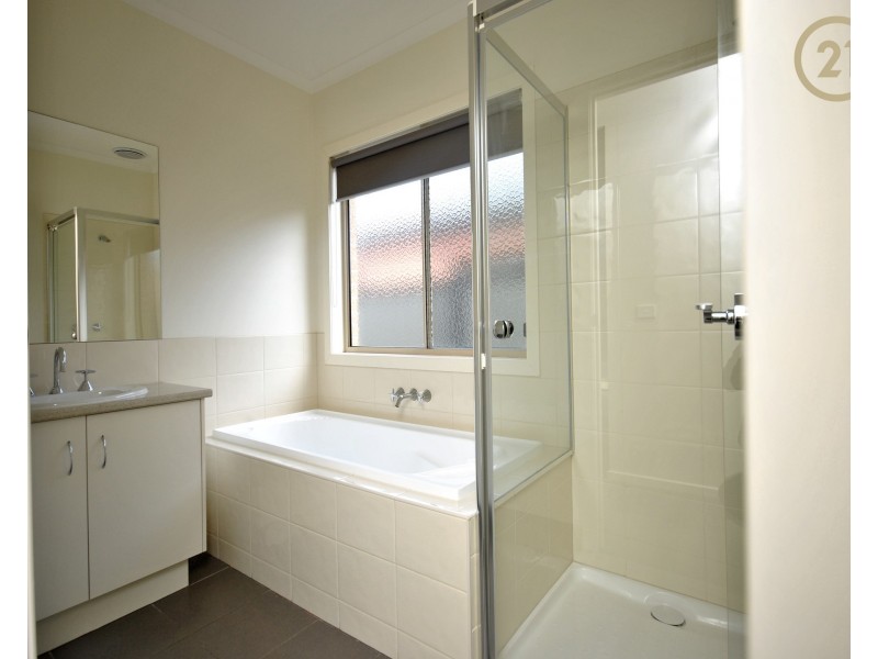 13 Appaloosa Drive, Clyde North VIC 3978