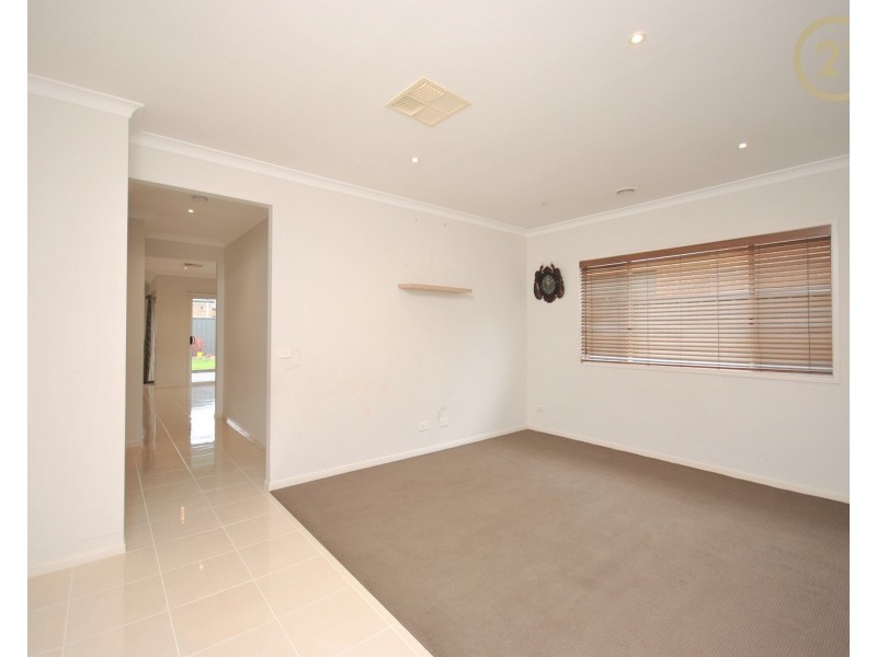 5 Datura Avenue, Cranbourne North VIC 3977