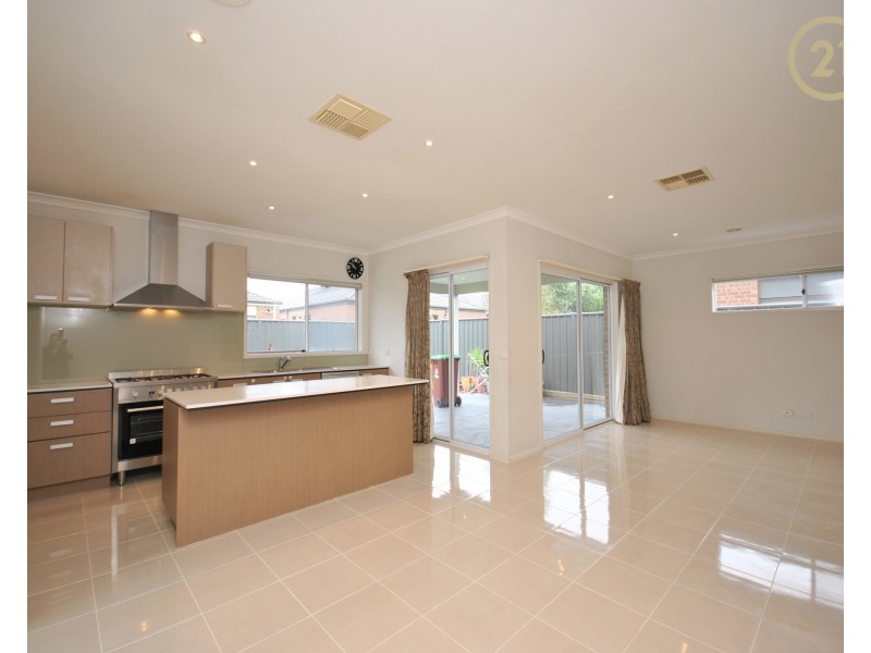 5 Datura Avenue, Cranbourne North VIC 3977