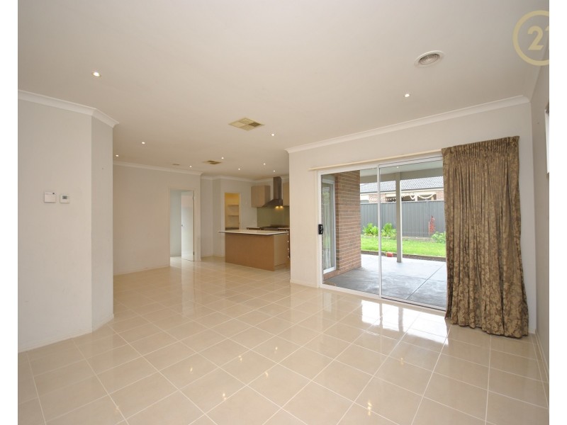 5 Datura Avenue, Cranbourne North VIC 3977