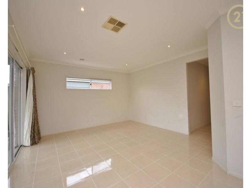 5 Datura Avenue, Cranbourne North VIC 3977