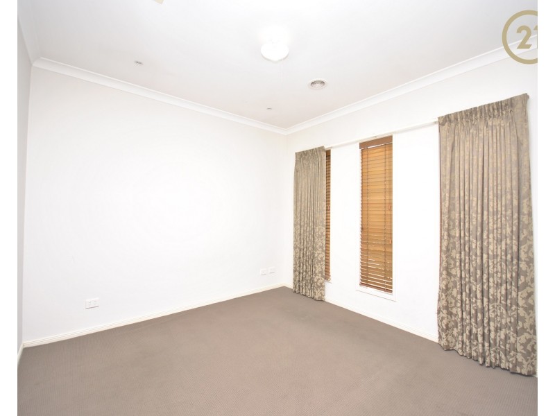 5 Datura Avenue, Cranbourne North VIC 3977