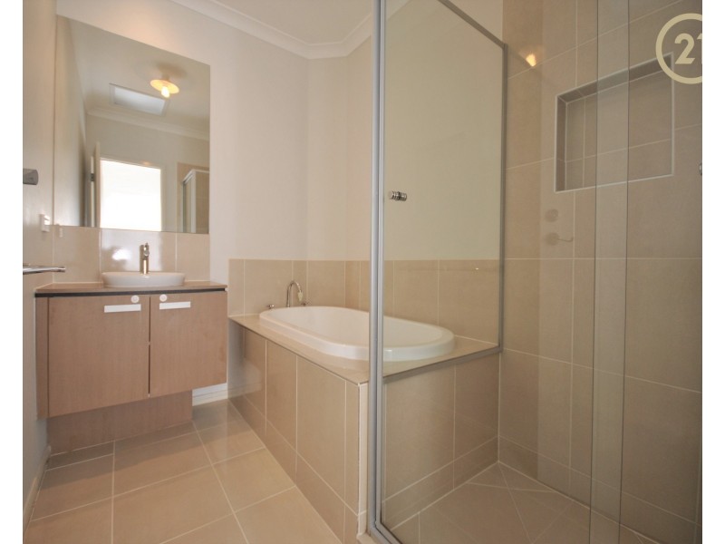 5 Datura Avenue, Cranbourne North VIC 3977