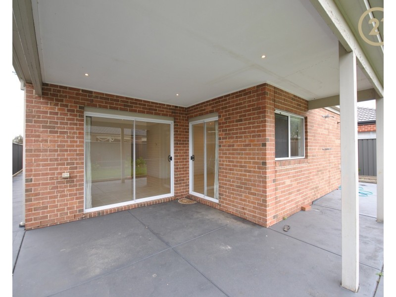 5 Datura Avenue, Cranbourne North VIC 3977