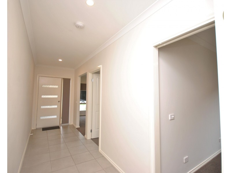 18 Elodea Way, Cranbourne North VIC 3977