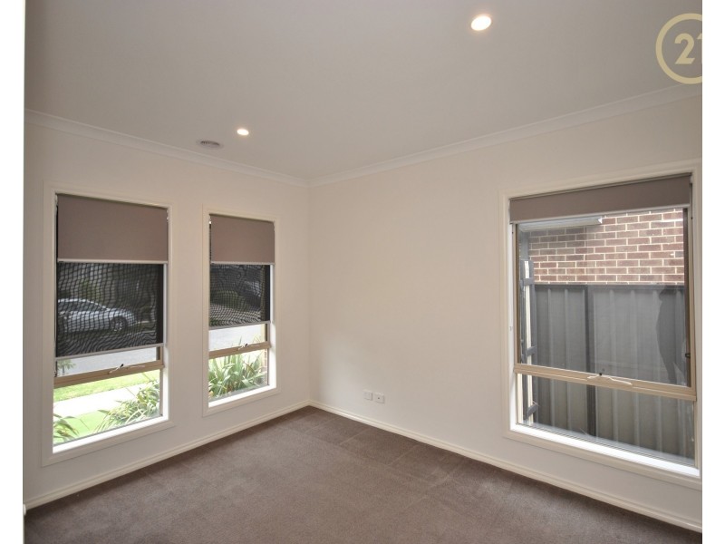 18 Elodea Way, Cranbourne North VIC 3977