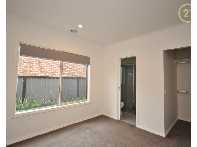 18 Elodea Way, Cranbourne North VIC 3977