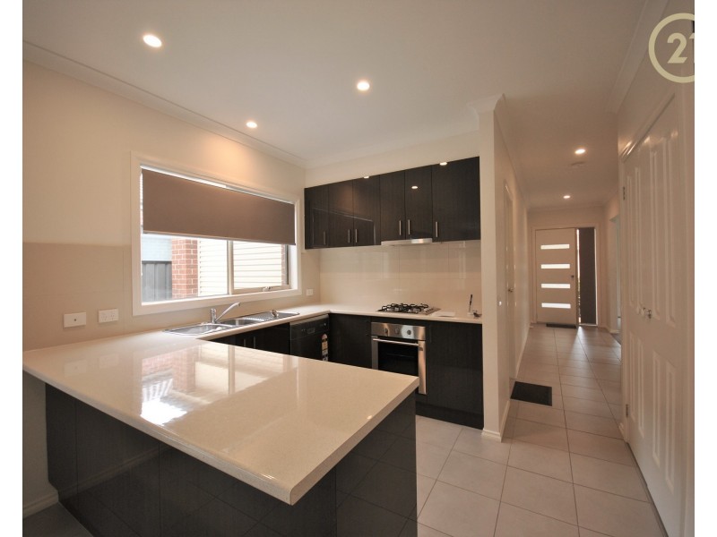 18 Elodea Way, Cranbourne North VIC 3977