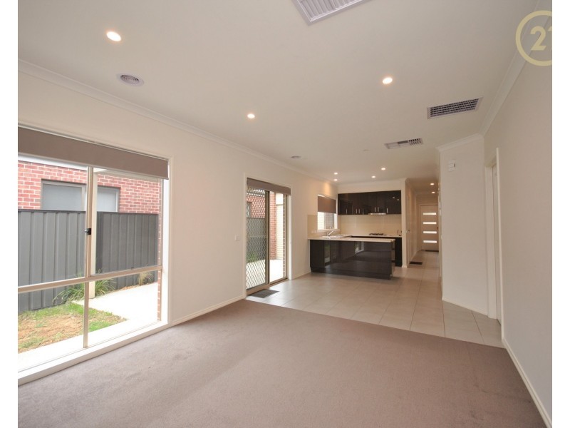 18 Elodea Way, Cranbourne North VIC 3977