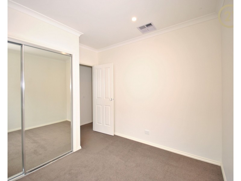 18 Elodea Way, Cranbourne North VIC 3977