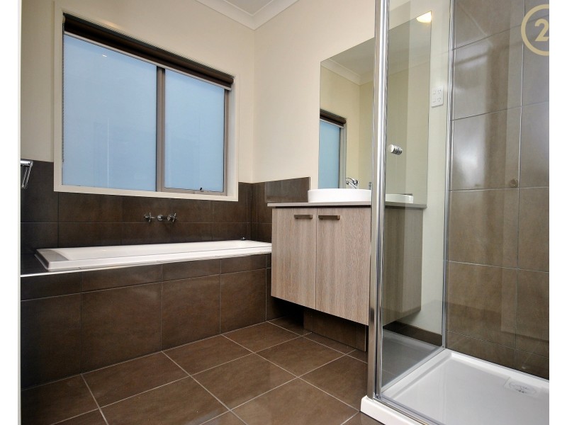 3 Kamala Road, Clyde North VIC 3978