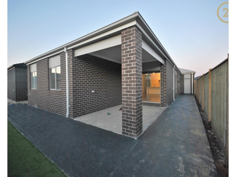 3 Kamala Road, Clyde North VIC 3978