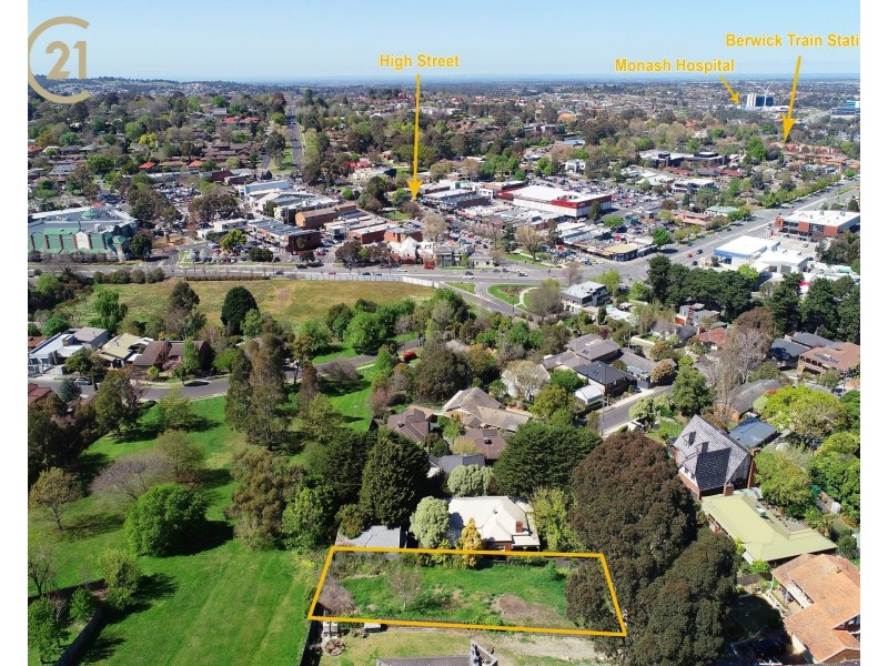 12 Rheanva Street, Berwick VIC 3806