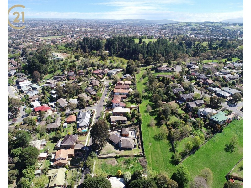 12 Rheanva Street, Berwick VIC 3806